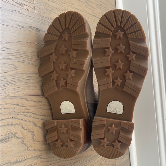 Sorel Brown Suede Chelsea Boots - Picture 2 of 6